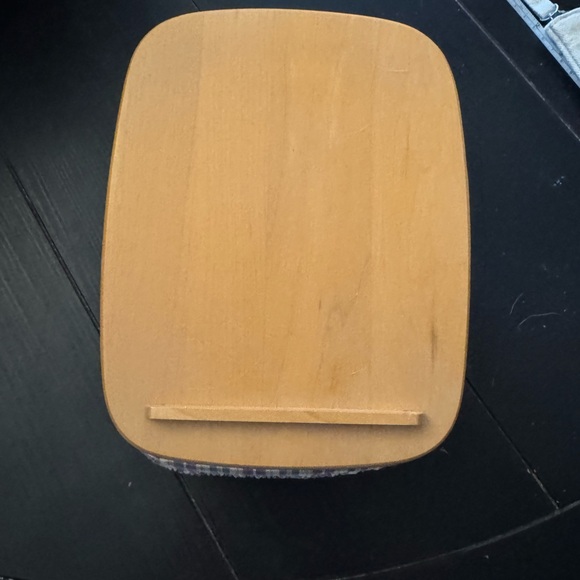 Longaberger Notepad Basket with Wooden Lid – A Touch of Timeless Farmhouse Charm - Picture 5 of 5
